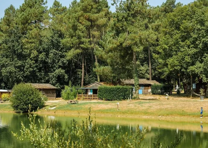 Parque de Campismo 3 Etoiles - Piscine - Ccafgfe Douville